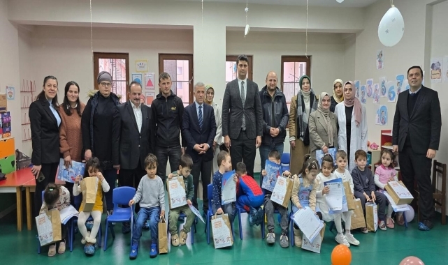 Çaykara'da öğrenciler karnelerini aldı