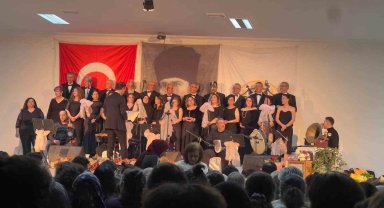 Çeşitli meslek gruplarından oluşan koro büyüledi