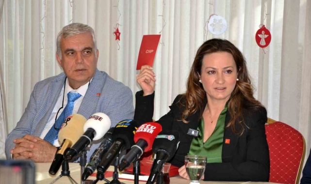 CHP Manisa İl Başkanı Özalper gazetecilerin sorularını yanıtladı