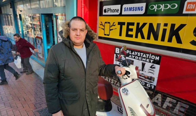 Çılgın hırsız, 42 dakika bekleyip motosikletin paspasını çaldı