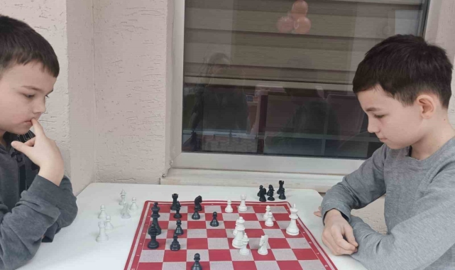Çocuklar kütüphanede hem eğleniyor, hem de öğreniyor