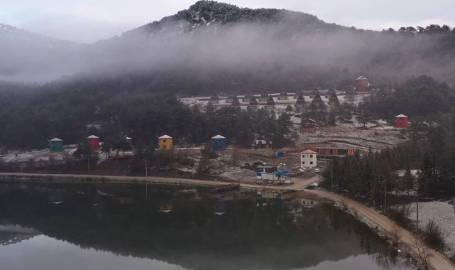 Çubuk Gölü'nde bulutların görüntüsü mest etti