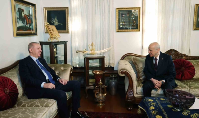 Cumhurbaşkanı Recep Tayyip Erdoğan, MHP Genel Başkanı Devlet Bahçeli'yi evinde ziyaret etti.