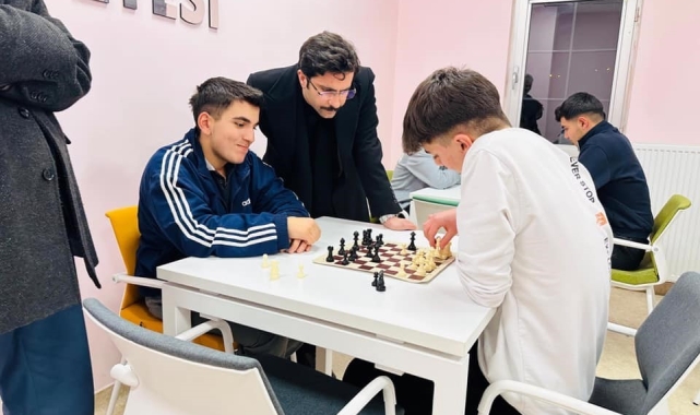 Değer Erzincan Projesi kapsamında Refahiye'de satranç ve okçuluk sınıfı açıldı