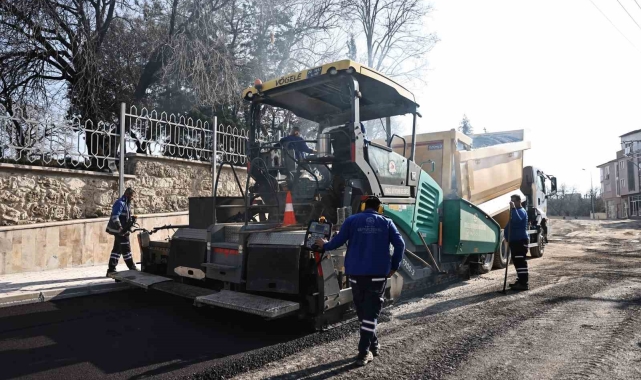 Denizli Büyükşehir Belediyesinin yol yapım çalışmaları hız kesmeden devam ediyor