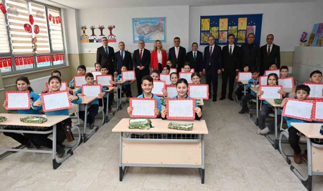 Denizli'de 192 bin 827 öğrenci karne sevinci yaşadı