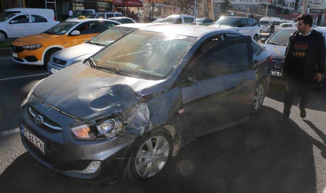 Diyarbakır'da trafik kazası: 4 yaralı
