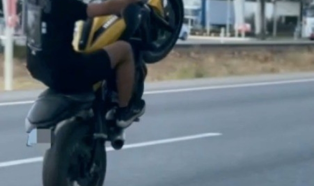 Drift kazayla bitti, motosiklette akrobatik hareketler polisin radarına takıldı