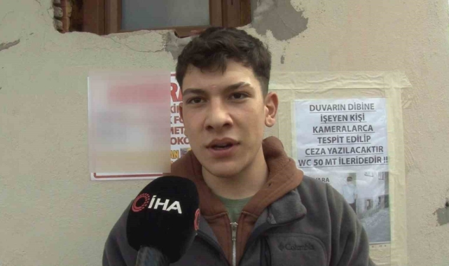 'Duvarlar tuvalet değildir' afişi