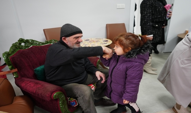 Düzce'de minik öğrencilerden alzaymır hastalarına ziyaret