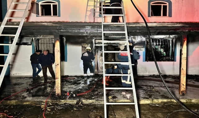 Düzce'de yangın çıkan cami kullanılamaz hale geldi
