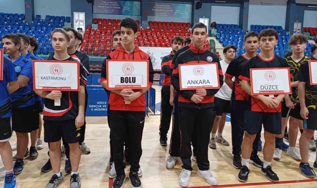 Düzce'nin ev sahipliğinde okul sporları masa tenisi başladı