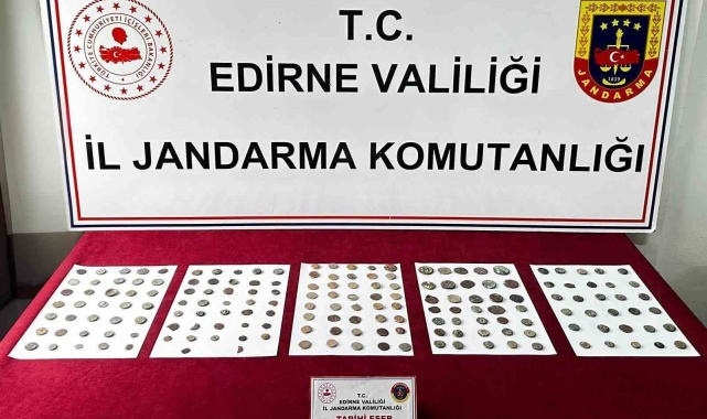 Edirne'de yolcu otobüsünde 177 tarihi sikke ele geçirildi