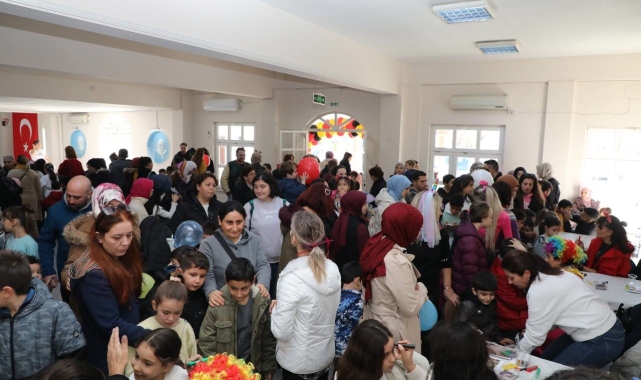 Edremit Belediyesi'nden miniklere çocuk şenliği