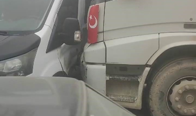 Elazığ'da faciadan dönüldü: Freni boşalan kamyon 3 aracı biçti