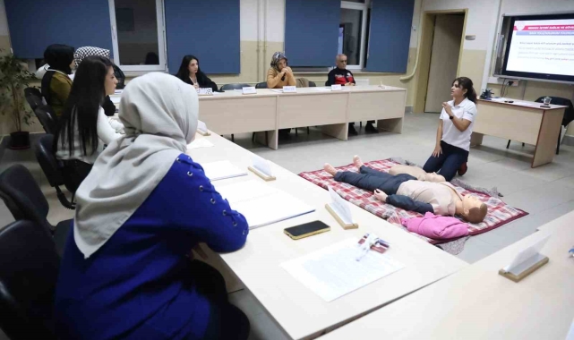 Elazığ'da 'Hasta ve Yaşlı Öz Bakımına Destek' kursuna yoğun ilgi