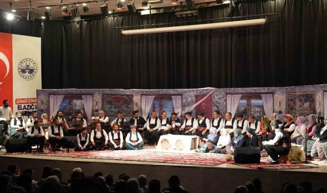 Elazığ&#039;da sahnelenen müzikal tiyatro, beğeni topladı