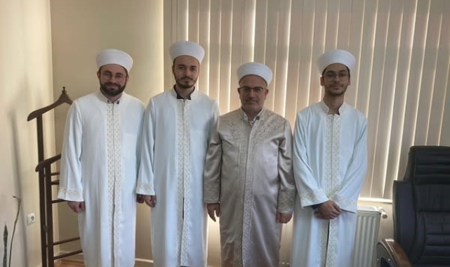 Emet'te yeni atanan 3 din görevlisine cübbe ve fes giydirildi