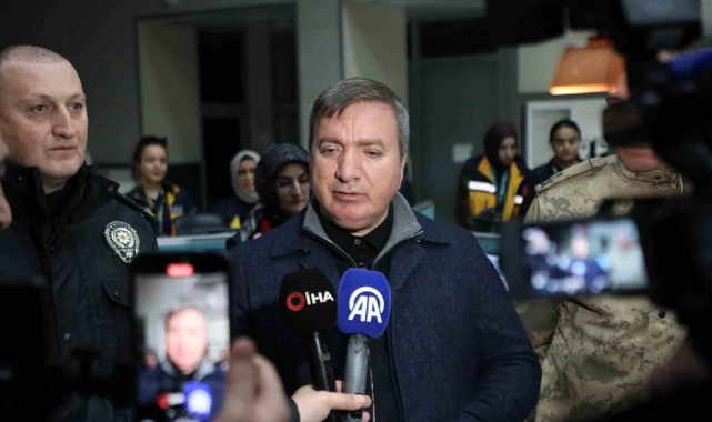 Erzincan Valisi Aydoğdu, yeni yılı güvenlik ve sağlık ekipleriyle karşıladı