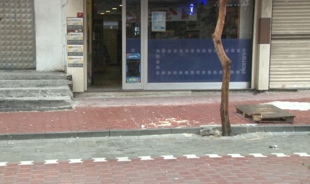 Esenyurt&#039;ta bir kişi alışveriş yapmak için girdiği marketten çıkarken açılan ateş sonucu yaralandı