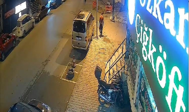 Esenyurt'ta marketten çıkan kız çocuğuna araç çarptı