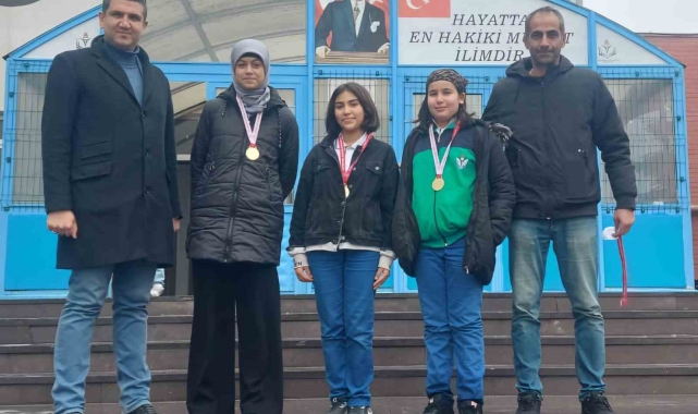 Eskişehir Orgeneral Halil Sözer Ortaokulu 'Kick Boks' müsabakalarında 4 madalya kazandı