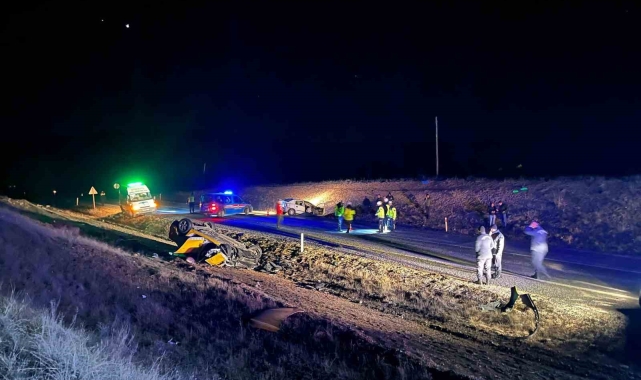 Eskişehir'de iki araç kafa kafaya çarpıştı: 1 ölü, 5 yaralı