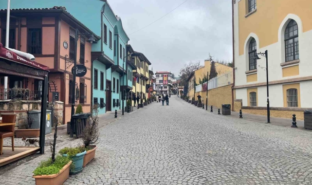 Eskişehir'de soğuk kent merkezindeki yoğunluğu azalttı