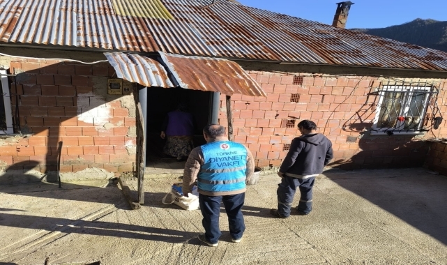 Espiye'de TDV'den ihtiyaç sahiplerine gıda yardımı