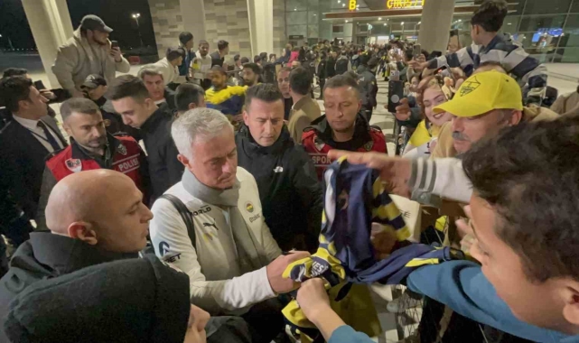 Fenerbahçe kafilesi, Adana'ya geldi