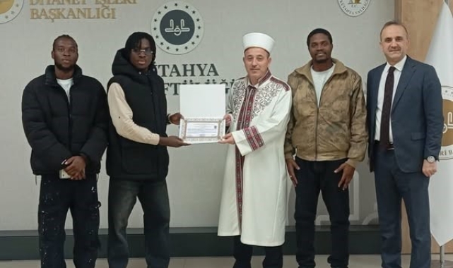 Fildişi Sahilli öğrenci Kütahya'da Müslüman oldu