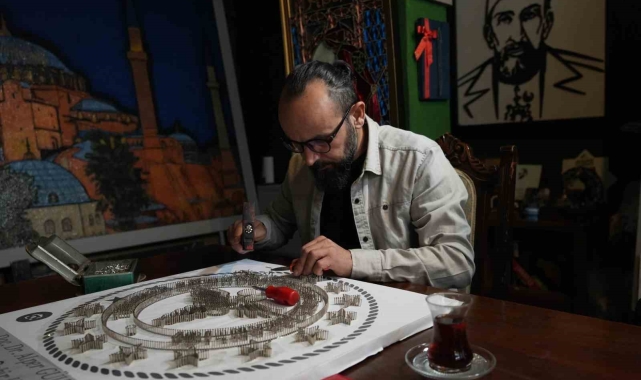 Filografi sanatçısı 120 bin çivi kullanarak Ayasofya-i Kebir Cami-i Şerifi'ni resmetti