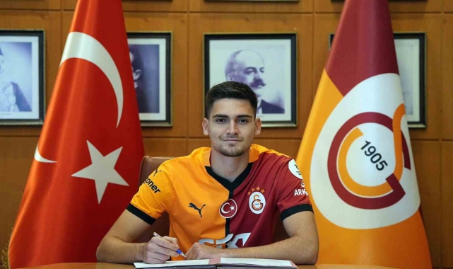 Galatasaray, iki genç futbolcunun sözleşmesini uzattı