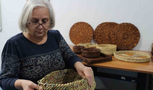 Gebze'de kağıt atıklar sanata dönüşüyor