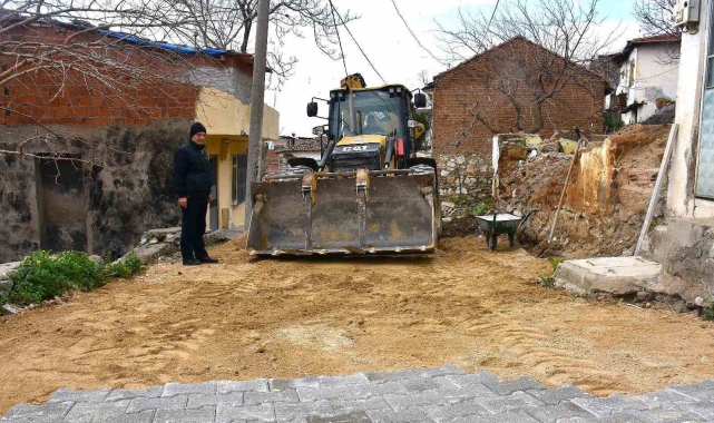 Gemlik'in yolları ve meydanları yenileniyor
