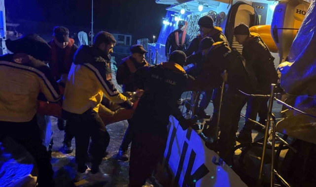 Gökçeada'da rahatsızlanan vatandaşın tıbbi tahliyesi Sahil Güvenlik ekiplerince gerçekleştirildi