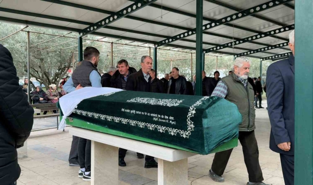 Gönen'deki işçi servisi kazasında hayatını kaybeden kadın toprağa verildi