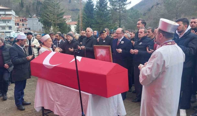 Görevi başında kalp krizi geçiren Uzman çavuş memleketi Giresun'da son yolculuğuna uğurlandı