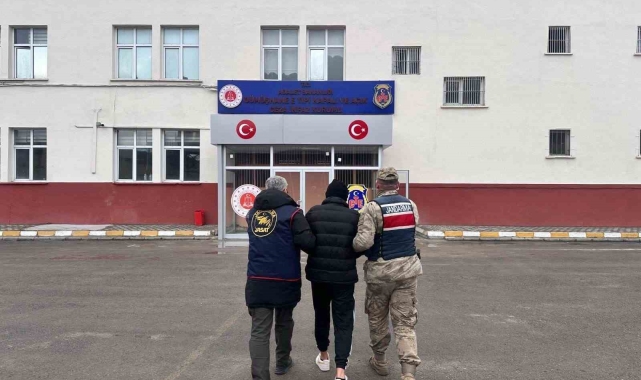 Gümüşhane'de 2 ayrı suçtan 20 yıl hapis cezası bulunan şahıs yakalandı