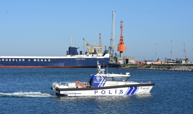 GÜNCELLEME 4 - Samsun Limanı'nda bulunan gemide çıkan yangın söndürüldü