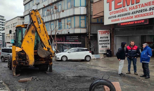 Güngören'de İBB'nin yapamadığı yol 46 günde 3'üncü defa çöktü