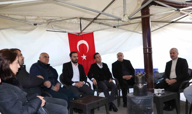 Hak-İş, DEM Partili belediyeler tarafından işten çıkarılan işçilerle bir araya geldi