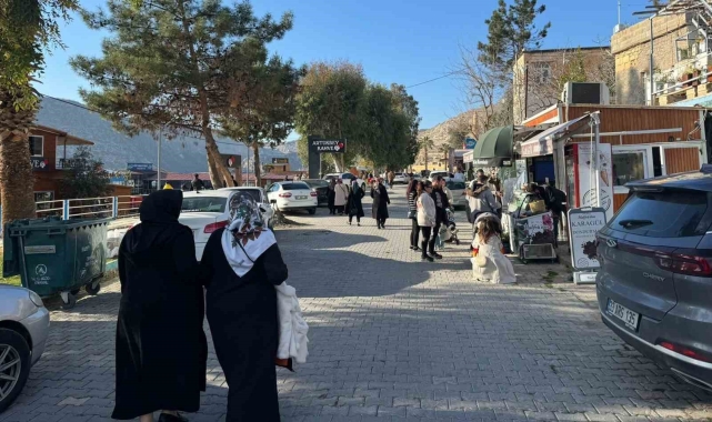 Halfeti'deki yaz havası turist yoğunluğu oluşturdu