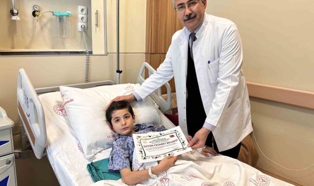 Hastaneden minik hastalarına 'cesaret' belgesi