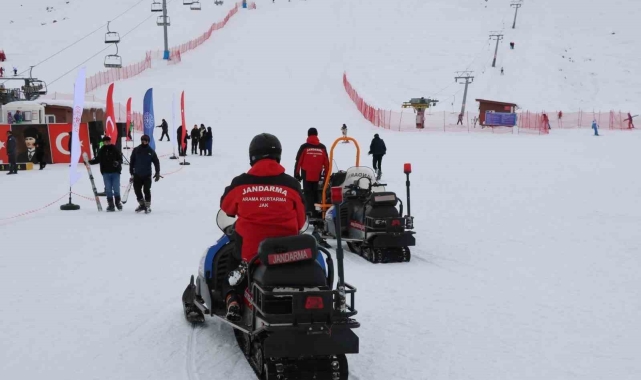 Hesarek Kayak Merkezi'nde JAK görev başında