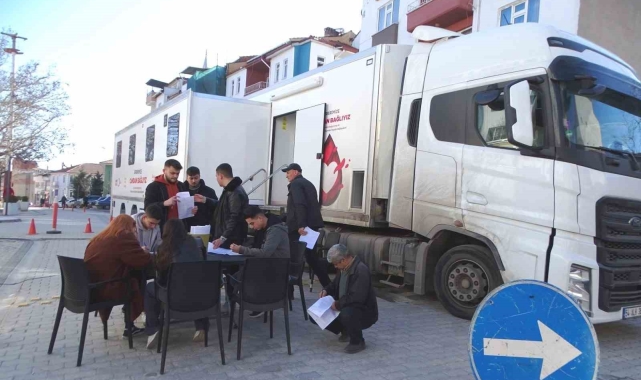 Hisarcık'ta "Birbirimize candan bağlıyız" sloganıyla kan bağışı kampanyası düzenledi