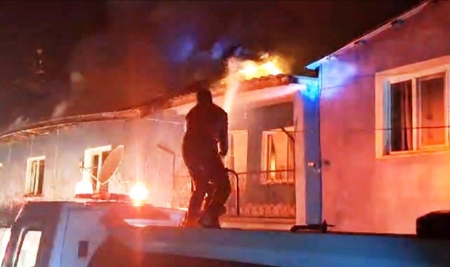 Hisarcık&#039;ta iki katlı bina alevlere teslim oldu
