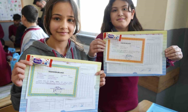 Iğdır'da 48 bin 735 öğrenci karne heyecanı yaşadı