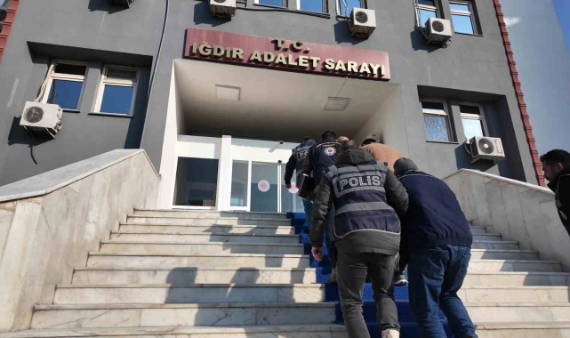 Iğdır'da göçmen kaçakçılığı operasyonu: 4 düzensiz göçmen yakalandı, 2 şüpheli tutuklandı