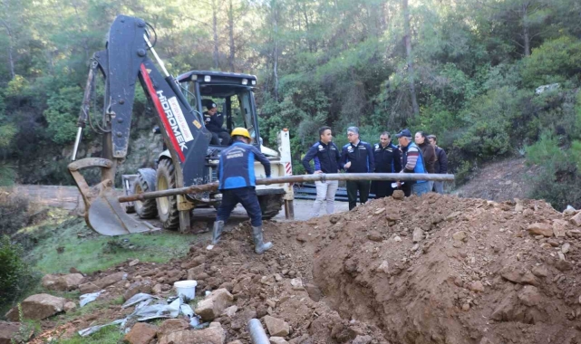 İkizköy'de içme suyu hatları yenileniyor